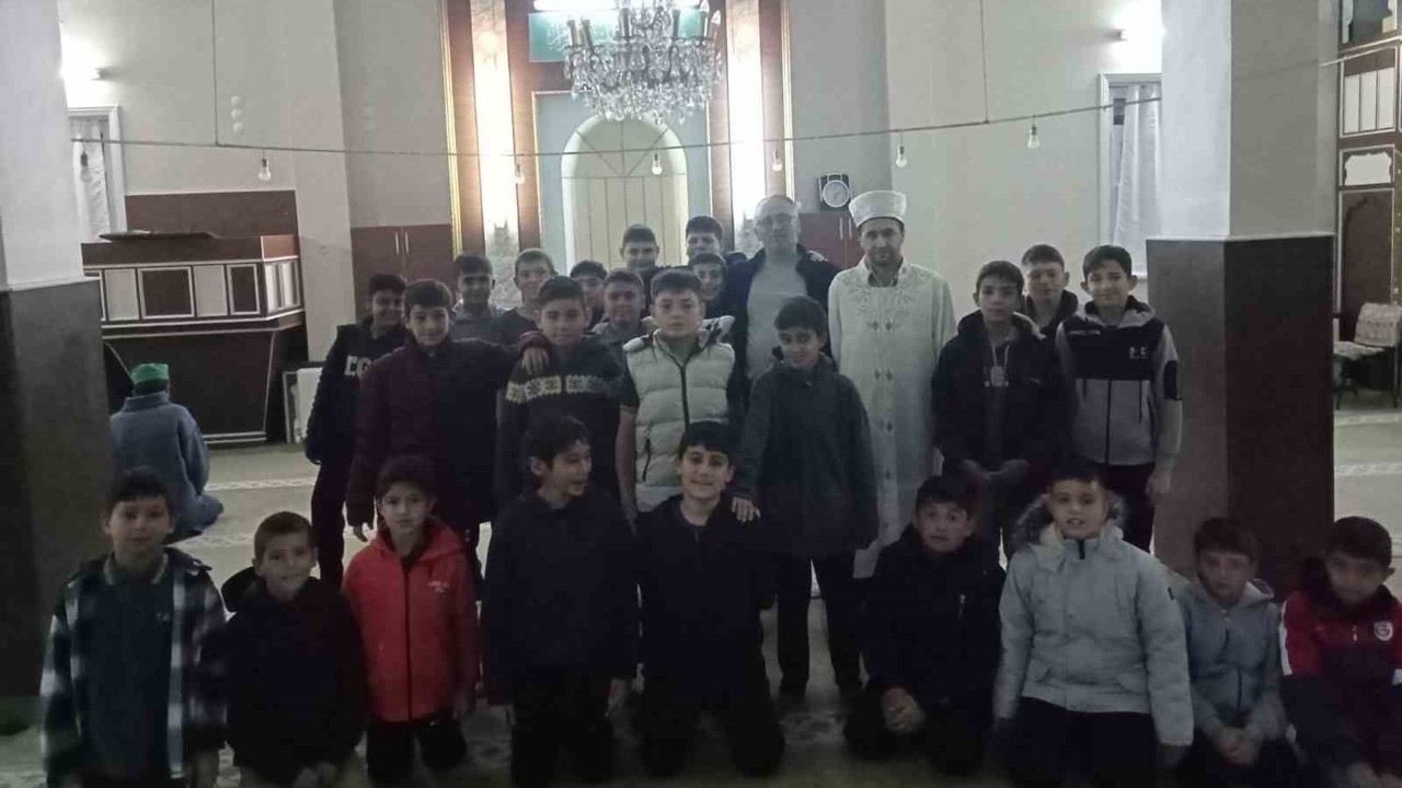 Karapınar’da öğrenciler sabah namazında buluştu
