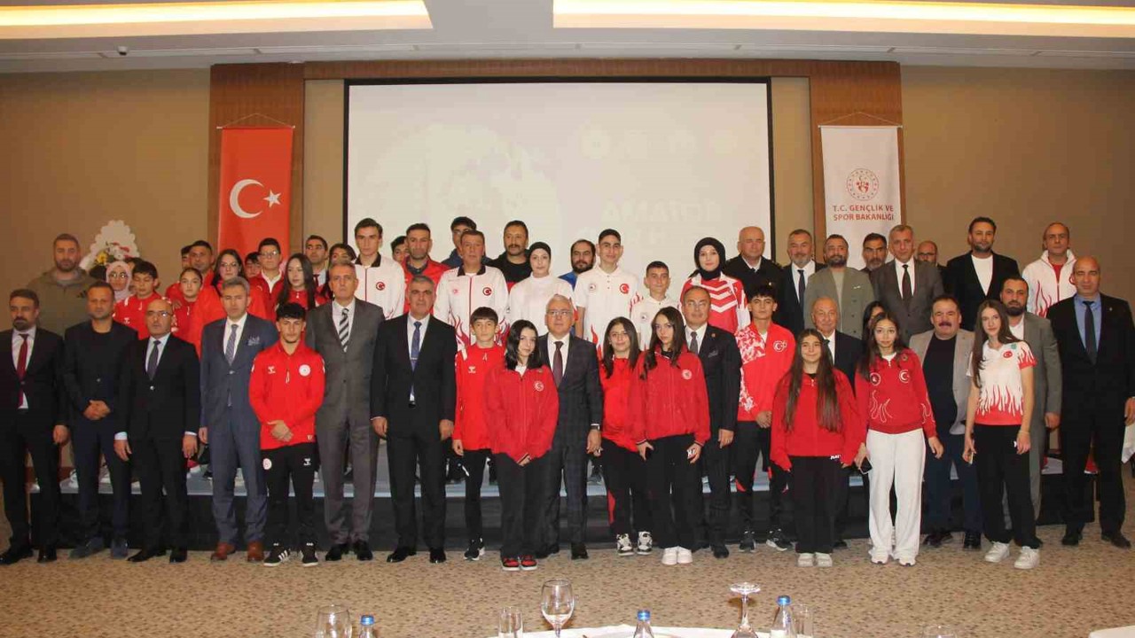 Sivas’ta "Zirvedeki Yiğidolar" ödüllerini aldı
