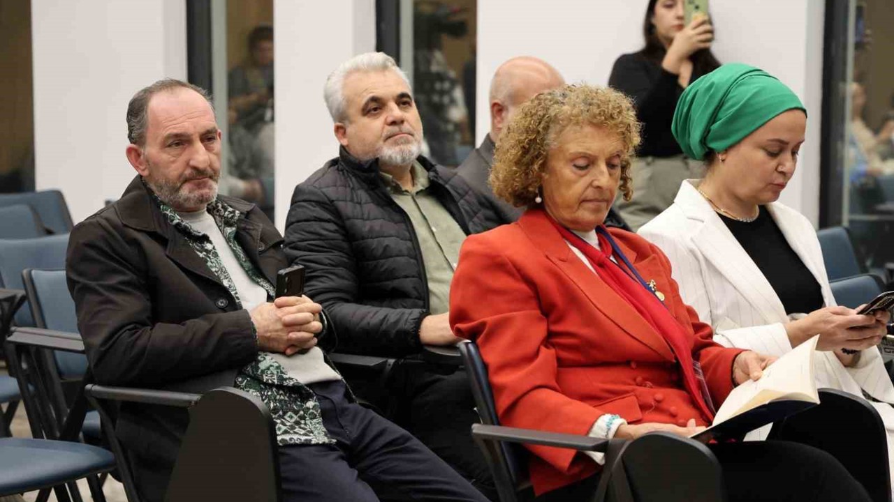 Yerel yazar ve şairler fuarda sahneye çıktı
