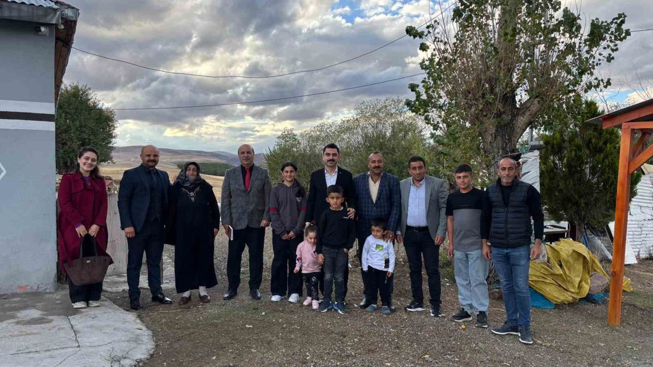 Susuz’da öğrenciler evlerinde ziyaret ediliyor
