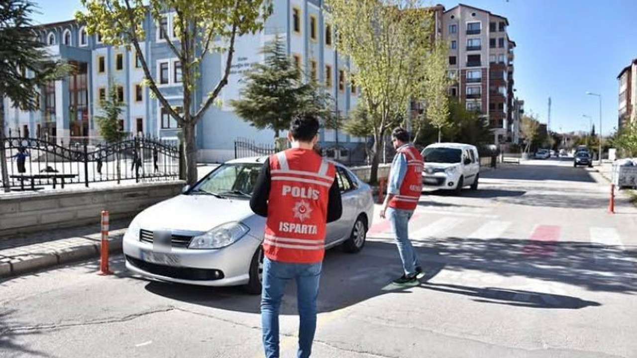 Isparta’da okul önleri ve kalabalık alanlarda denetim
