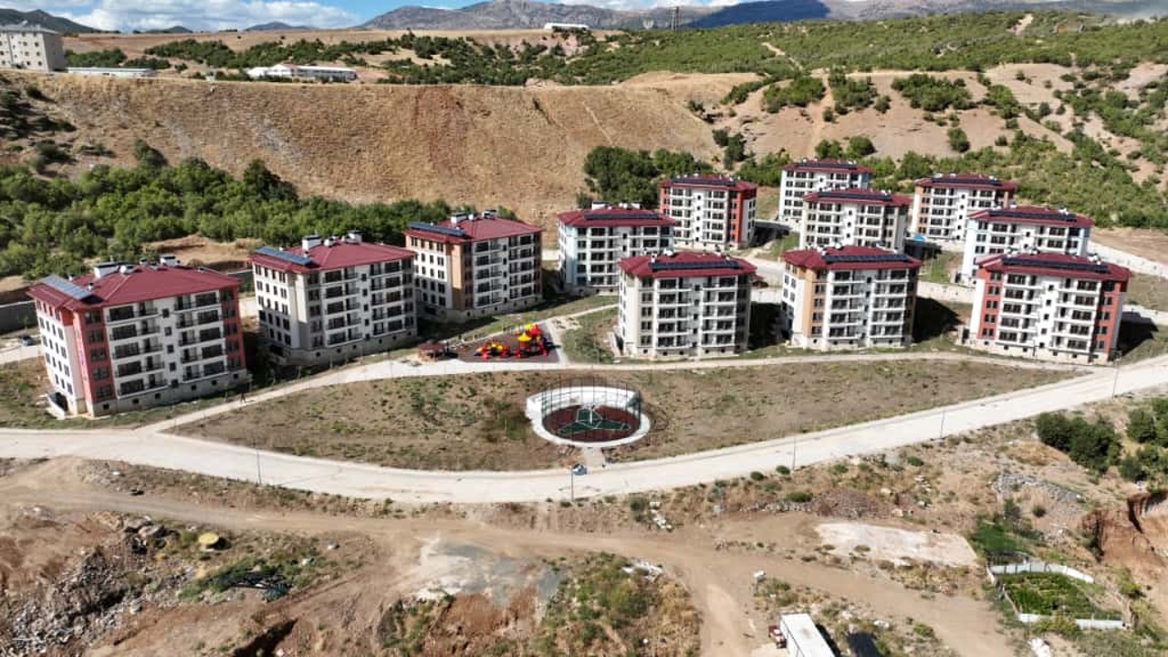 Tunceli Valisi Aygöl: "14 blok, 214 daire ve 3 dükkan olmak üzere çalışmalarımız şu anda bitmiş durumda"
