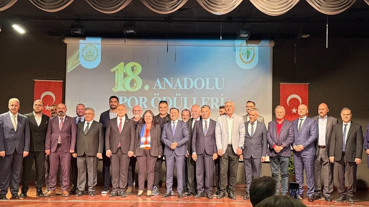 Başkan Çiftçi’ye "Yılın İlçe Belediye Başkanı" ödülü
