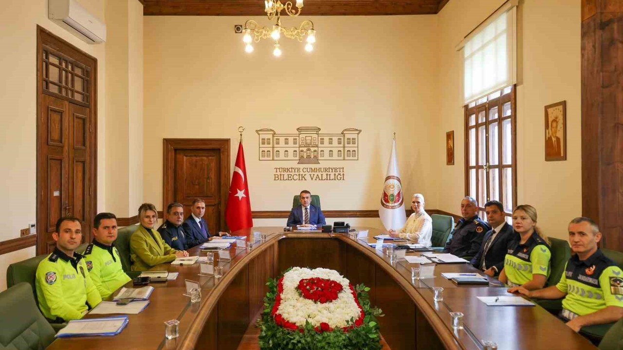 Bilecik Valisi Sözer, ‘Karayolu trafik güvenliği’ toplantısına katıldı
