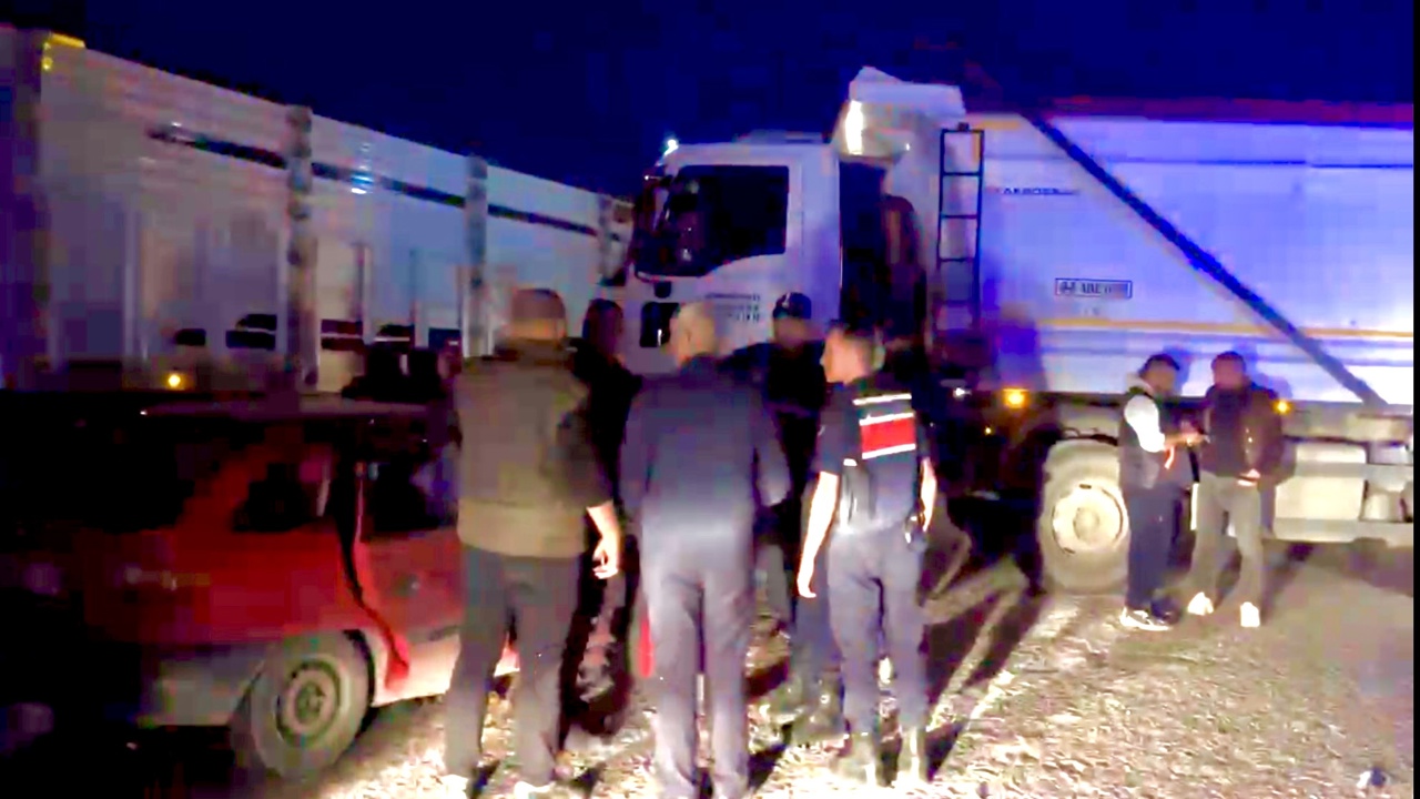 Hafriyat Kamyonu İle Otomobil Çarpıştı: 1 Ölü, 1 Yaralı