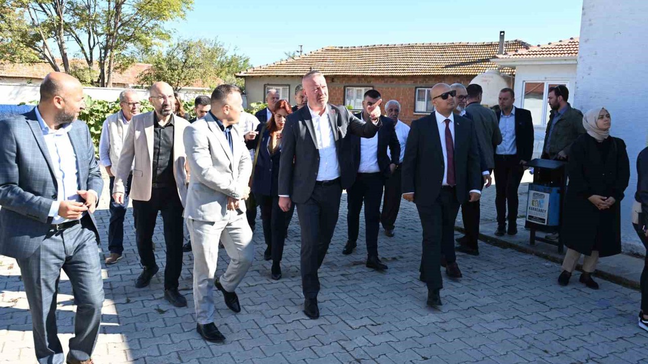 Başkan Karabatı: "Masa başı belediyeciliği yapmıyoruz, her gün sahadayız"
