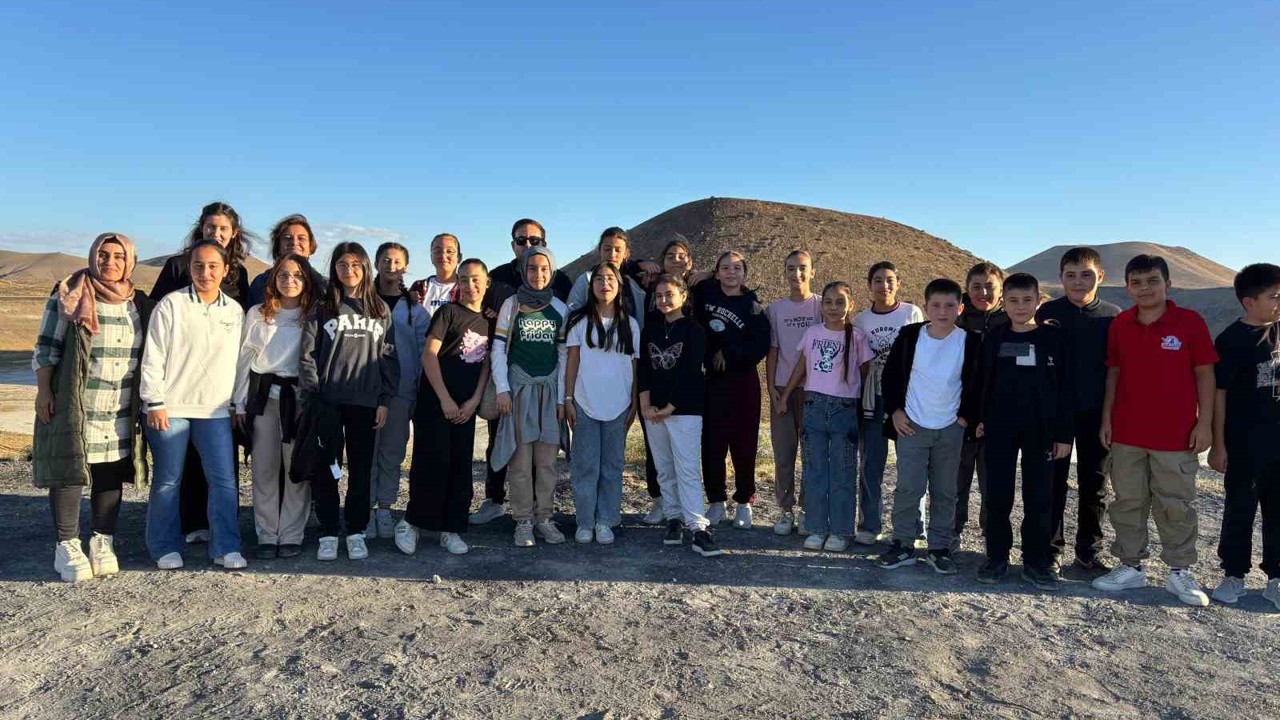 Ortaokul öğrencileri Meke Krater Gölü’nde Ay ve Satürn’ü gözlemledi
