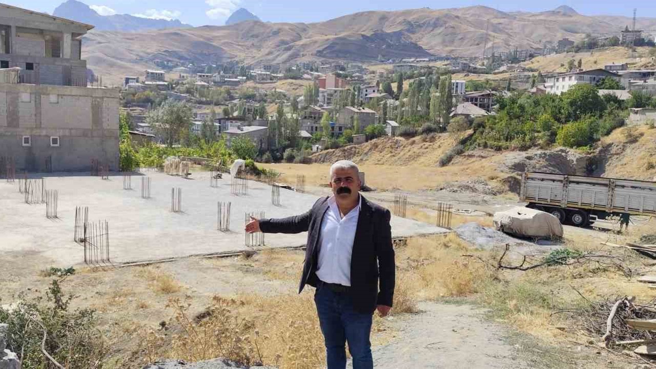 Hakkari’de temeli atılan cami destek bekliyor

