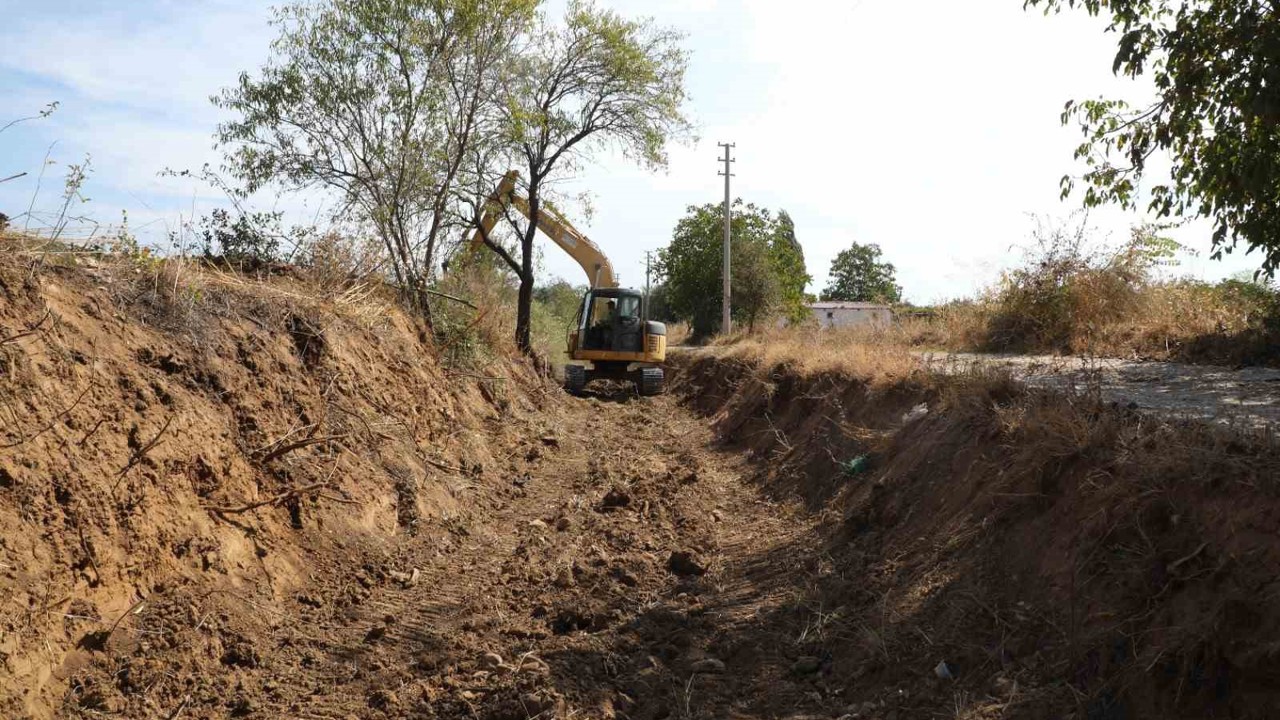 MUSKİ Ula ve Menteşe’de dere temizlik çalışmalarına devam ediyor
