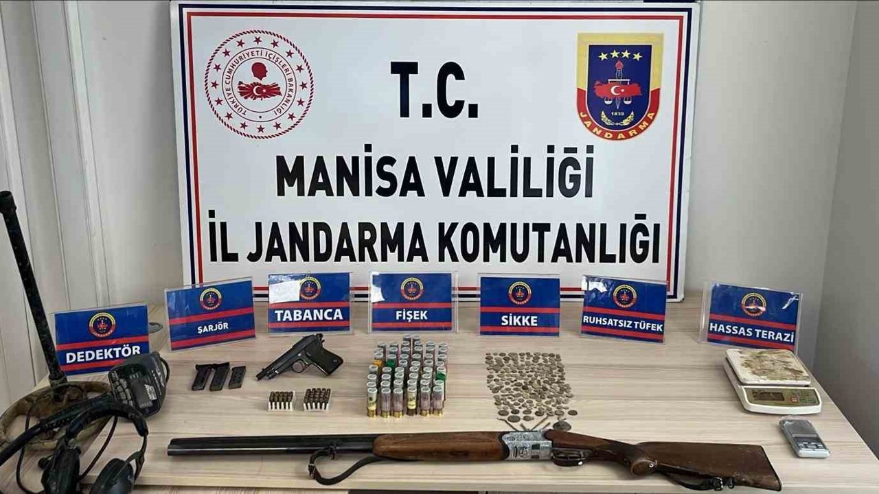 Manisa’da tarihi eser operasyonu: 289 obje, silahlar ve dedektör ele geçirildi
