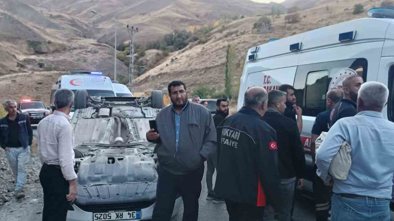 Hakkari’de kontrolden çıkan otomobil takla attı: 3 yaralı
