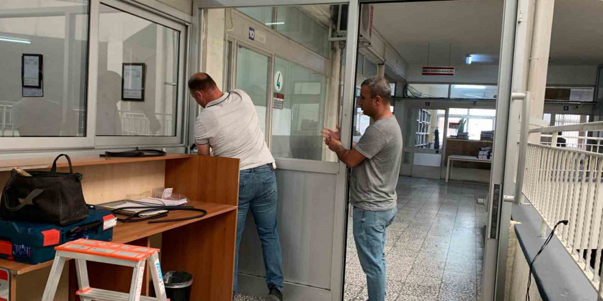 Efeler Belediyesi’nde bazı birimlerde vatandaşlara kapatılan kapılar kaldırıldı