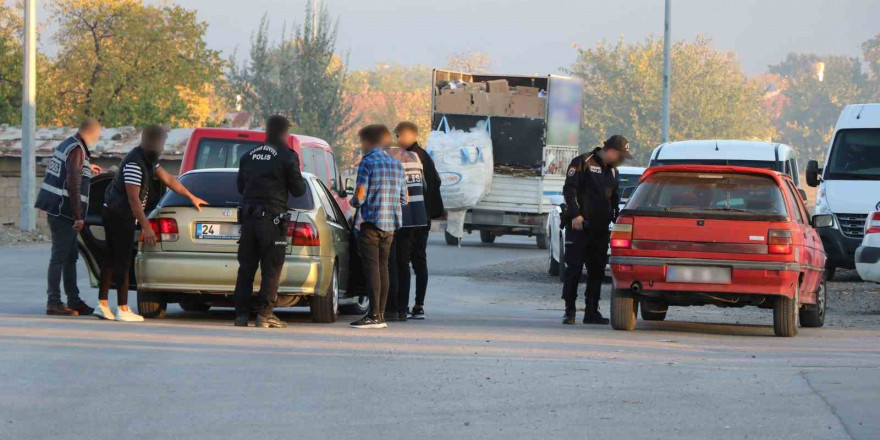 Erzincan’da toplam 18 yıl kesinleşmiş hapis cezası bulunan 15 aranan şahıs yakalandı