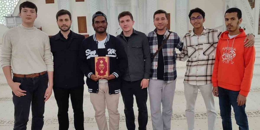 ESOGÜ’de okuyan Bangladeşli öğrenci Müslüman oldu