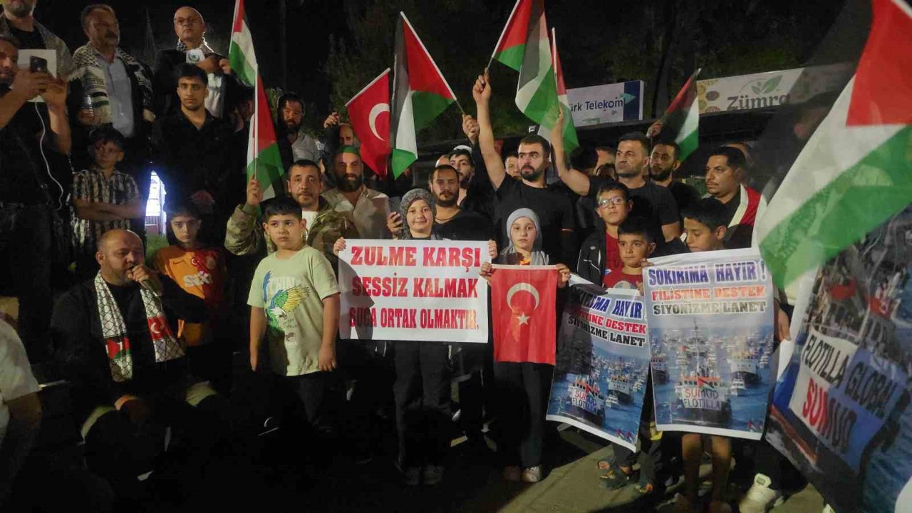 Gaziantepliler "Sumud Filosu"na destek için toplandı
