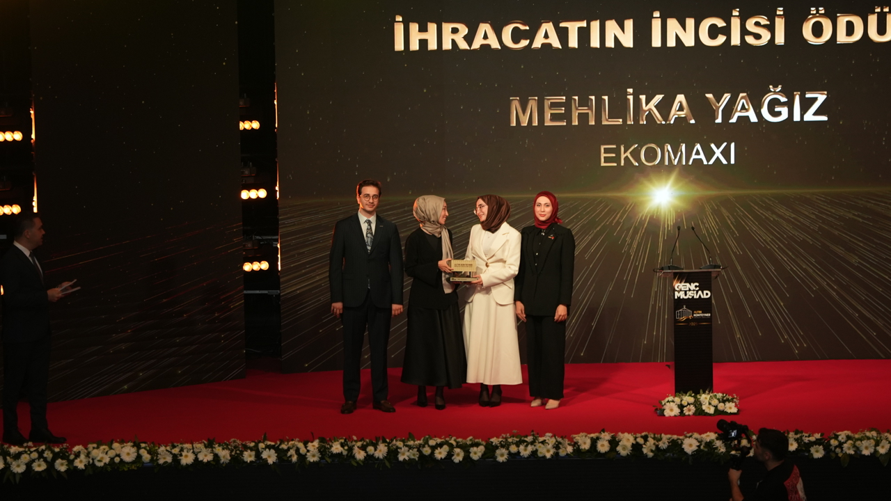 Genç Girişimcilerden Büyük Başarı: Ekomaxi’ye İhracat Ödülü