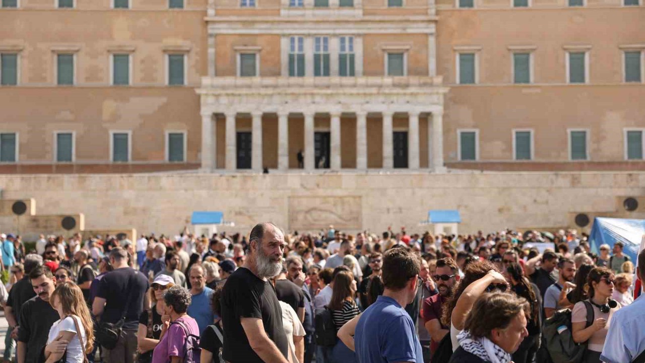 Yunanistan’da 24 saatlik genel grev: Kamu hizmetleri durdu
