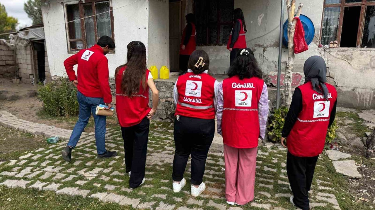 Kızılay Patnos şubesi ihtiyaç sahibi ailelere yardım ulaştırdı
