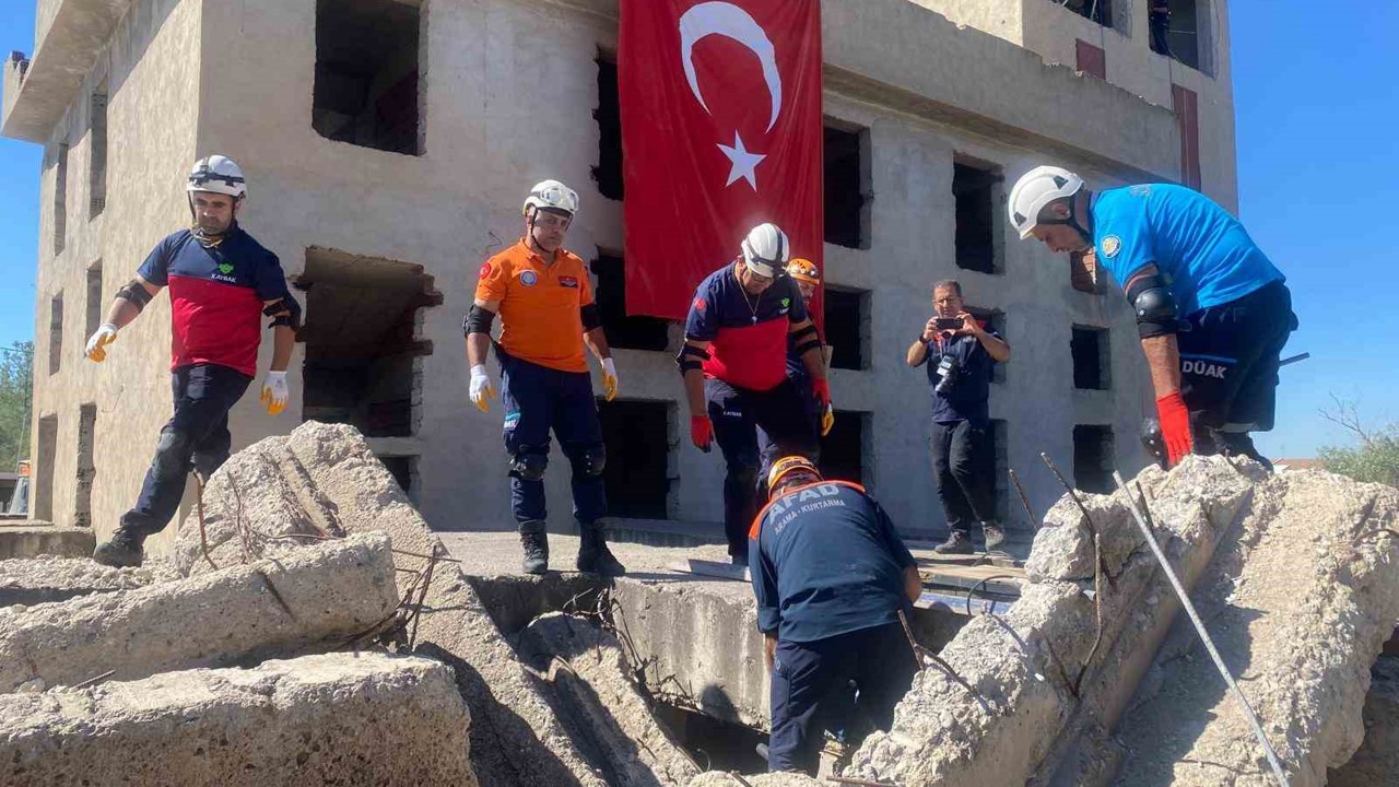 Diyarbakır’da gerçeği aratmayan deprem tatbikatı
