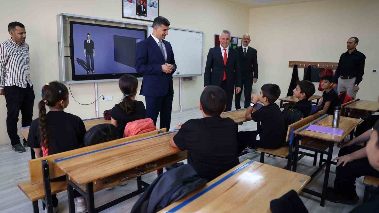 Başkan Vekili Şener: "Eğitim, geleceğimizin en önemli yatırımıdır"
