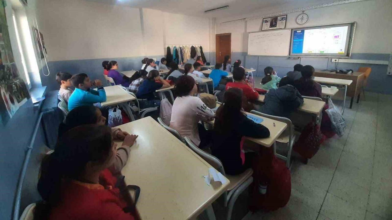 Aydıntepe’de öğrencilere MEBİ  tanıtıldı
