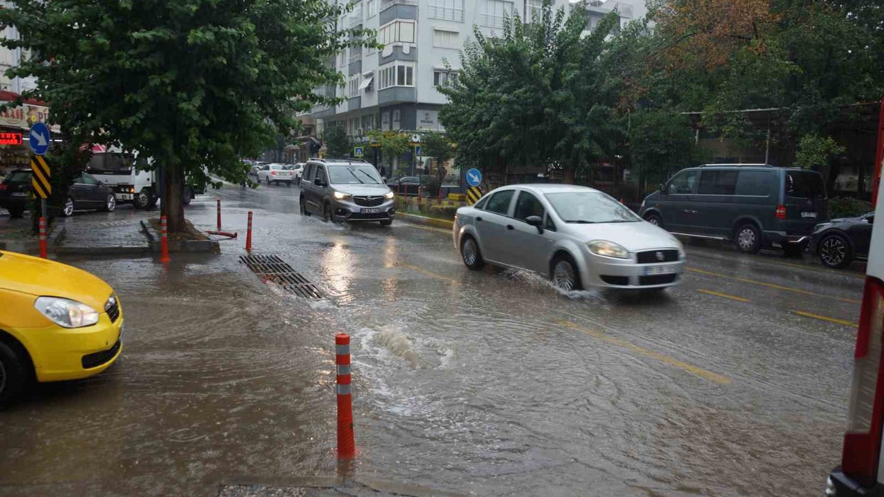 Aydın’da sağanak yağış etkili oluyor
