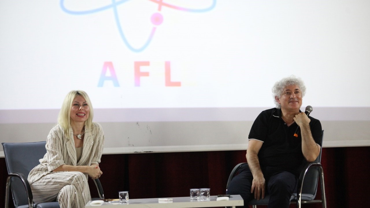 Prof. Dr. Ömer Özkan:" SMA tedavisi patentini bir kişi aldığı için başkası üretemiyor, 2 milyon dolar verilmek zorunda kalınıyor"
