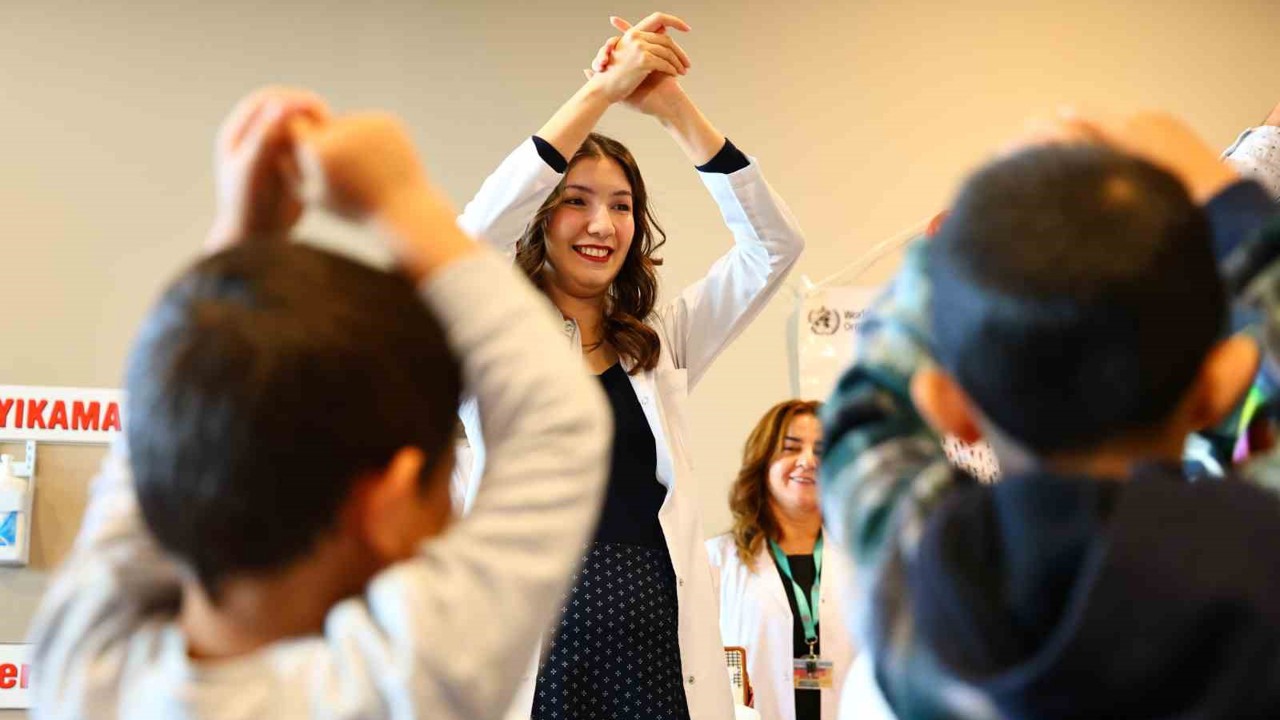 Fethi Sekin Şehir Hastanesi’nde ’Dünya El Yıkama Günü’ etkinliği düzenlendi
