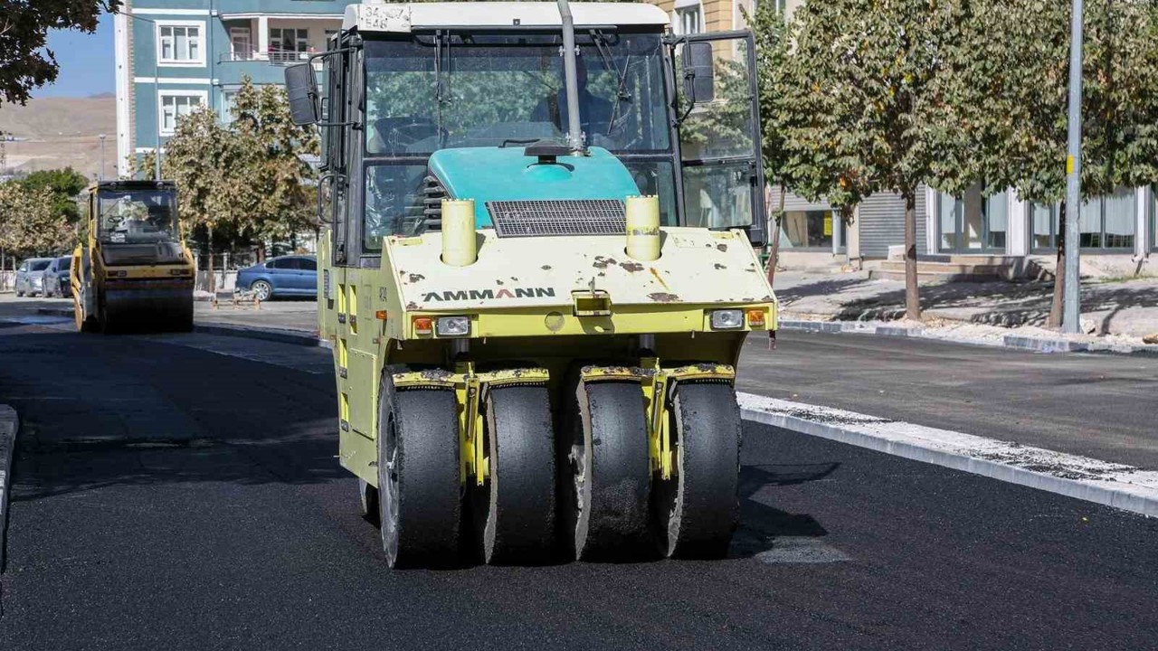 Polatoğlu Sokak’ta asfalt serimi tamamlandı
