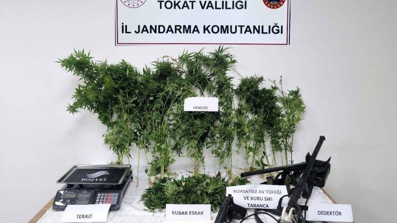 Tokat’ta jandarmadan eş zamanlı uyuşturucu operasyonu: 2 tutuklama
