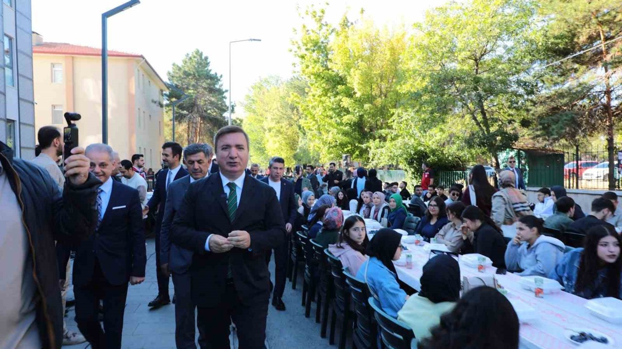 "Gençlik Programı" kapsamında EBYÜ öğrencilerine 847 kişilik kontenjan tahsis edildi
