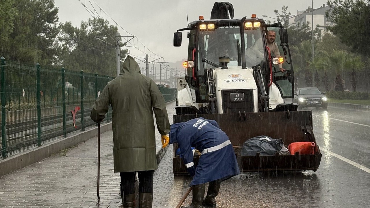 Yağmur suyu birikintilerine anında müdahale
