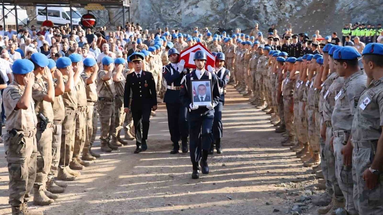 Kazada hayatını kaybeden uzman çavuş son yolculuğuna uğurlandı
