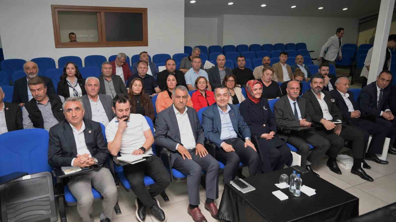 Esenyurt Belediyesi’nden muhtarlara özel eğitim: "Muhtarlar Mektebi" başladı
