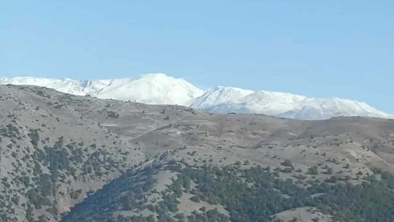 Tunceli’de Kırklar Dağı’na mevsimin ilk karı düştü
