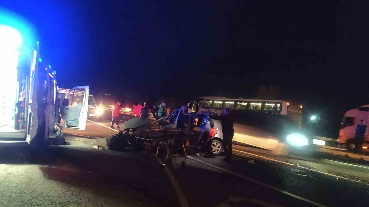 Konya’da yolcu otobüsü ile otomobil çarpıştı: 2 yaralı
