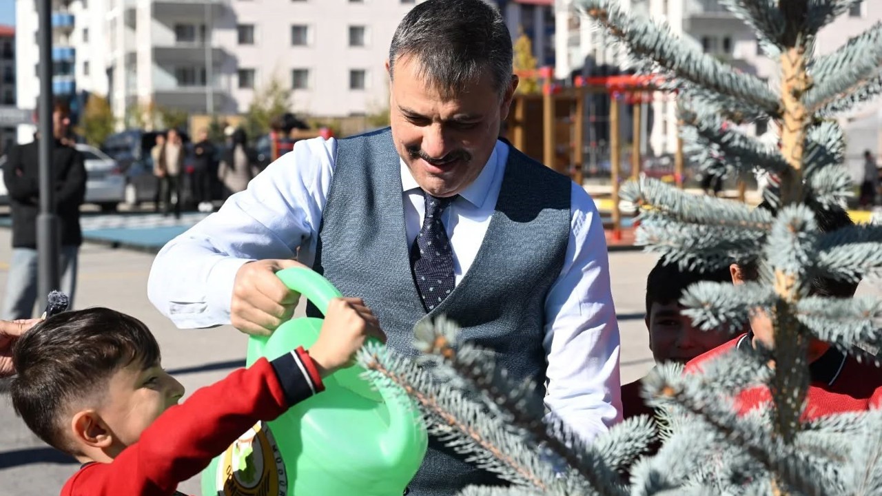 Ömer Duygun İlkokulu’nda fidan dikim etkinliği
