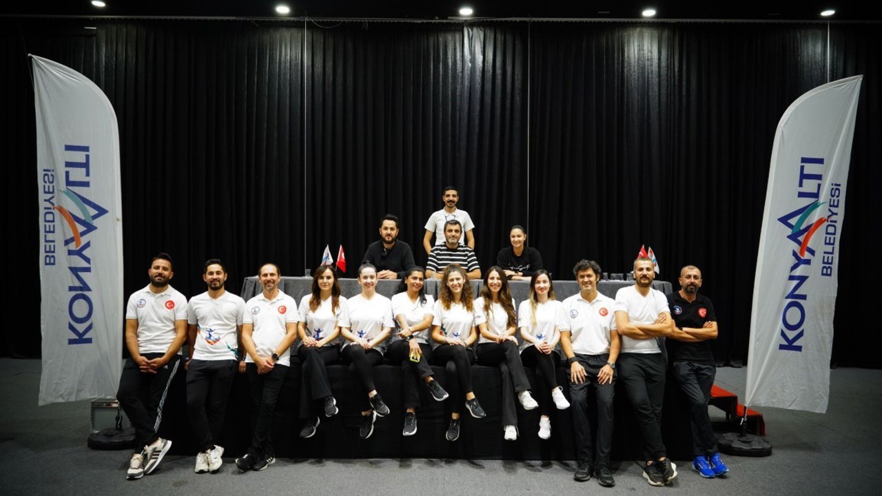 Halk oyunları topluluğu yeni üyelerini seçti
