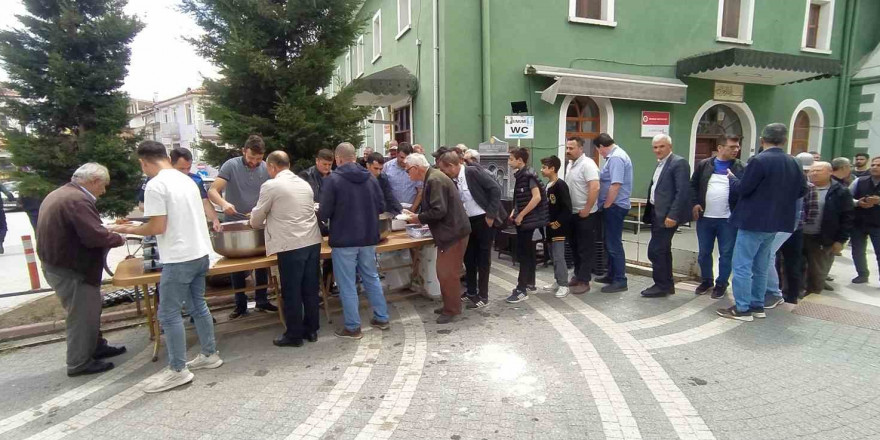 Hisarcık’ta Şehitler Mahallesinde hayır yemeği