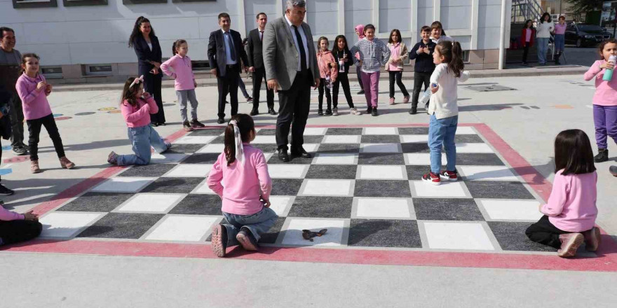 İlkler Hoca Ahmet Yesevi İlkokulu’nda kapalı oyun alanı açılışı yapıldı