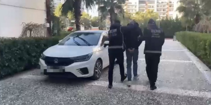 İnterpol tarafından kırmızı bültenle aranan zanlı İzmir’de yakalandı