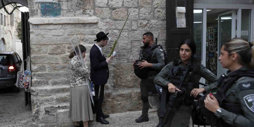 İsrail polisi, Kudüs’te kiliseye tüküren fanatik Yahudileri gözaltına aldı