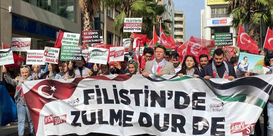 İzmir’de AK Partili gençler, Gazze için yürüdü