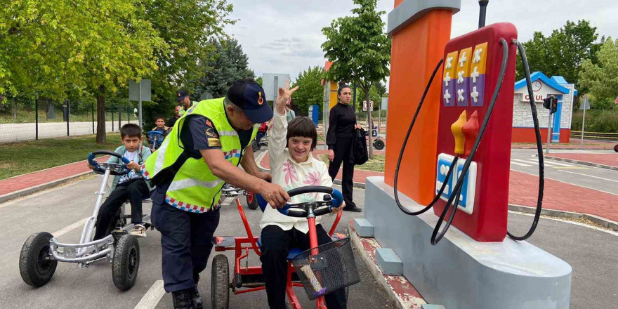Jandarmadan özel çocuklara trafik eğitimi