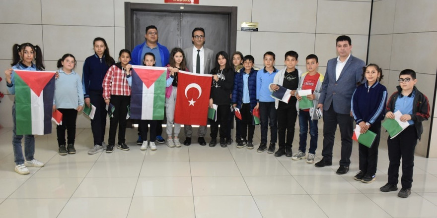 Karaman’da ortaokul öğrencileri Gazze için tek yürek oldu