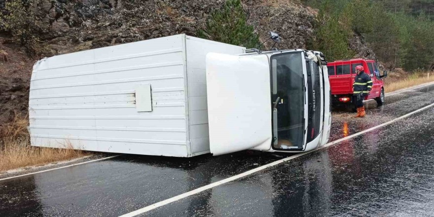 Kastamonu’da devrilen kamyonun sürücüsü yaralandı