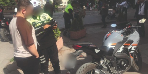 Kuralları ihlal eden 100 motosiklet ve motorlu bisiklet sürücüsüne ceza kesildi