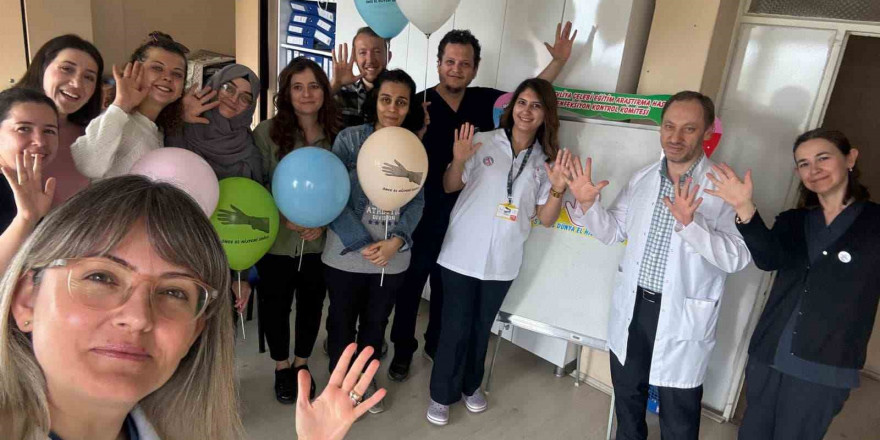 Kütahya Evliya Çelebi Hastanesinde Dünya El Hijyeni Günü bilgilendirme standı