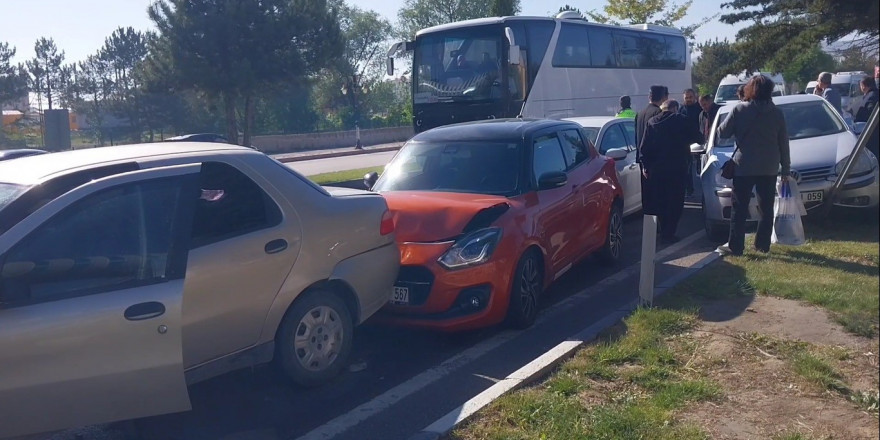 Kütahya’da 9 aracın karıştığı zincirleme trafik kazası: 1 yaralı