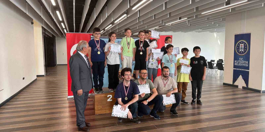 Kütahya’da satranç turnuvasında ödüller sahiplerini buldu